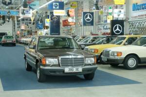 Bild 10/50 von Mercedes-Benz 380 SE (1984)