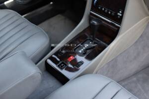 Image 15/29 of Mercedes-Benz 560 SL (1987)