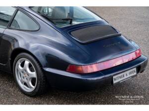 Image 21/33 de Porsche 911 Carrera 4 (1992)