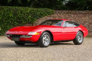 Afbeelding 7/50 van Ferrari 365 GTB/4 Daytona (1973)