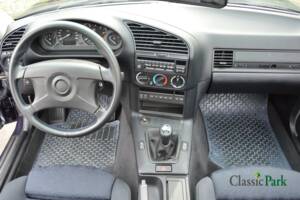 Bild 12/50 von BMW 320i (1994)