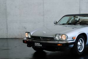 Image 38/47 of Jaguar XJ-SC 5.3 (1987)