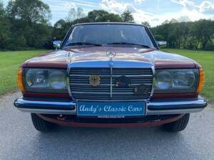 Bild 21/50 von Mercedes-Benz 240 D (1983)