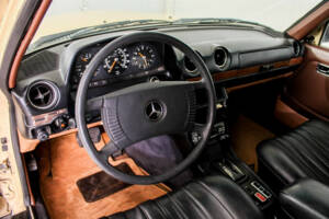 Image 20/33 de Mercedes-Benz 300 TD (1979)
