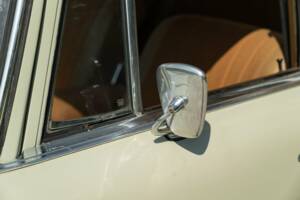Image 14/50 of Mercedes-Benz 200 (1966)
