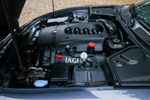 Immagine 4/50 di Jaguar XK8 4.0 (2002)