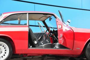 Image 5/17 of Alfa Romeo 2000 GT Veloce (1972)