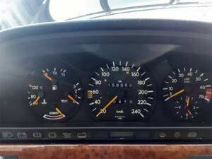 Image 17/39 of Mercedes-Benz 260 SE (1988)
