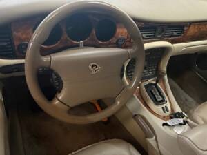 Bild 2/8 von Daimler Super V8 (1998)