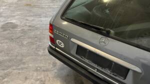 Bild 78/81 von Mercedes-Benz 250 TD (1992)