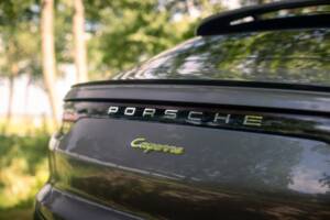 Image 18/21 of Porsche Cayenne Coupé E-Hybrid (2020)