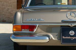 Image 26/50 de Mercedes-Benz 280 SL (1969)