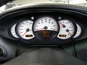 Image 3/41 of Porsche 911 Carrera 4S (2004)
