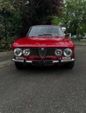 Image 6/11 of Alfa Romeo 2000 GT Veloce (1974)