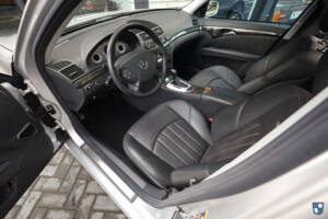 Image 9/84 of Mercedes-Benz E 55 AMG (2002)