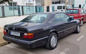 Image 7/11 of Mercedes-Benz 300 CE (1991)
