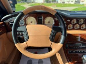 Image 16/44 of Bentley Arnage Green Label (2000)