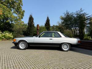 Immagine 2/29 di Mercedes-Benz 500 SLC (1980)