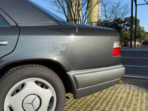 Bild 6/17 von Mercedes-Benz E 200 (1994)