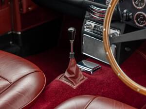 Immagine 51/74 di Aston Martin DB 5 Vantage (1964)