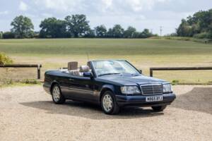 Bild 24/46 von Mercedes-Benz E 320 (1994)