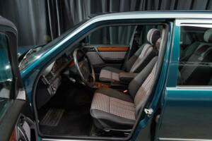 Image 16/40 de Mercedes-Benz E 220 (1995)