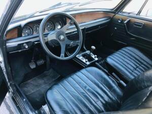 Image 16/20 of BMW 3.0 CS (1975)