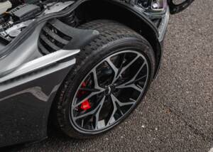 Image 21/39 of Aston Martin DB 11 Volante (2018)