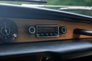 Image 14/23 of Volvo 1800 E (1971)