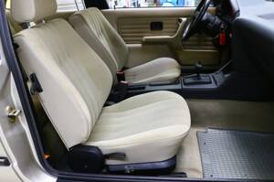 Afbeelding 30/40 van BMW 318i (1987)