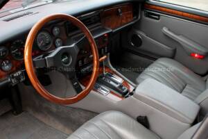 Immagine 31/46 di Jaguar XJ 12 (1986)