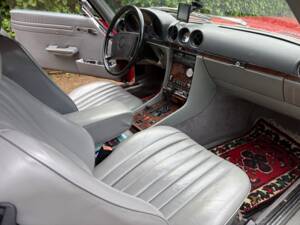 Image 13/14 of Mercedes-Benz 500 SL (1986)