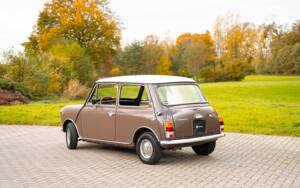 Immagine 6/36 di Innocenti Mini 1001 Export (1972)