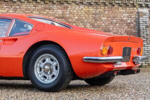 Image 40/50 de Ferrari Dino 246 GT (1970)