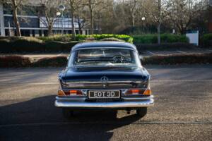 Image 8/29 de Mercedes-Benz 220 SE b (1966)