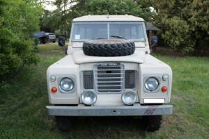 Image 2/33 of Land Rover 88 (1984)