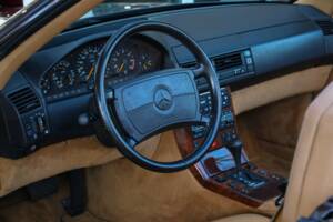 Image 17/50 of Mercedes-Benz 500 SL (1990)