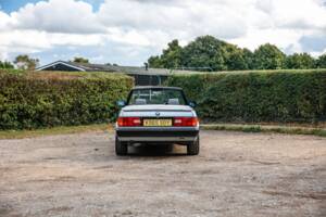 Immagine 8/28 di BMW 318i (1993)