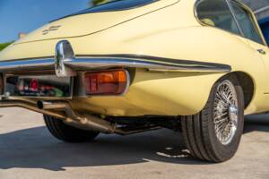 Image 21/78 de Jaguar E-Type (1969)