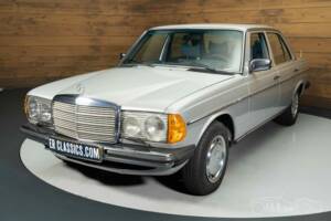 Immagine 5/8 di Mercedes-Benz 250 (1978)