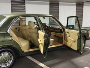 Imagen 5/13 de Mercedes-Benz 230 E (1983)