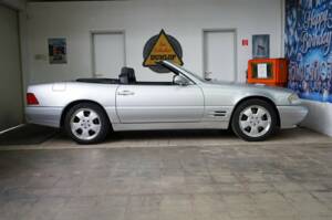 Image 31/33 of Mercedes-Benz SL 500 (2001)