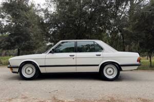 Bild 2/47 von BMW 528i (1986)