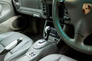 Image 24/50 of Porsche 911 Carrera 4S (2002)