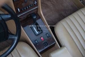 Image 21/37 of Mercedes-Benz 560 SL (1989)