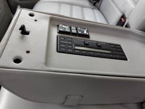 Bild 92/113 von BMW 735i (1986)