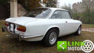 Bild 9/10 von Alfa Romeo 2000 GT Veloce (1972)