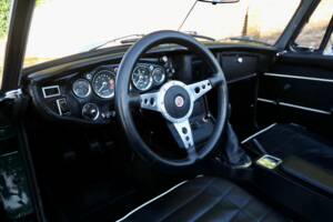 Image 3/50 of MG MGB (1974)