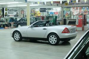 Immagine 44/50 di Mercedes-Benz SLK 230 Kompressor (1996)