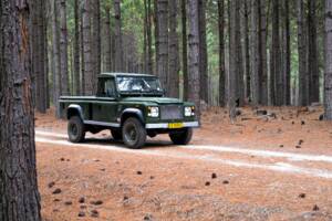 Image 2/7 of Land Rover 110 (1989)